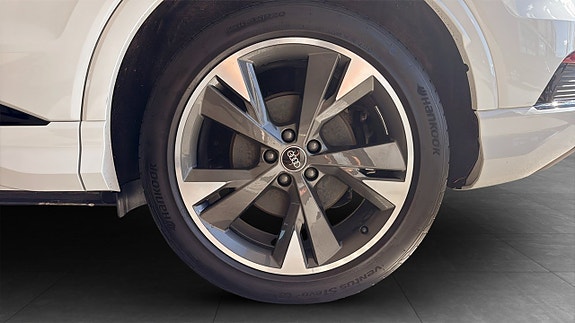 Audi Q4 e-tron 6 of 23