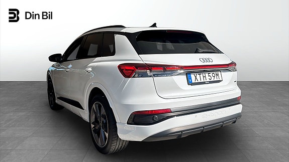 Audi Q4 e-tron 3 of 5