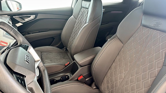 Audi Q4 e-tron 8 of 23