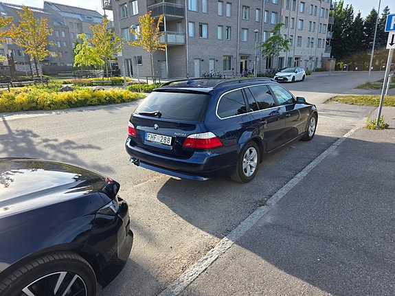 BMW 523i 4 of 5