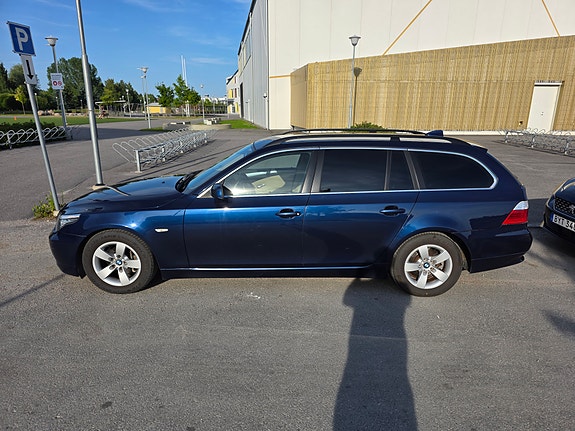 BMW 523i 2 of 5