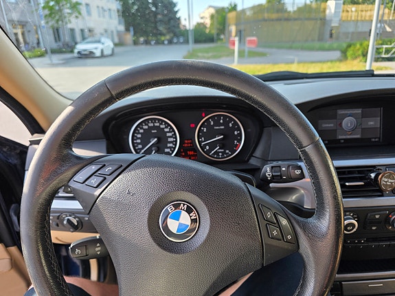 BMW 523i 7 of 8