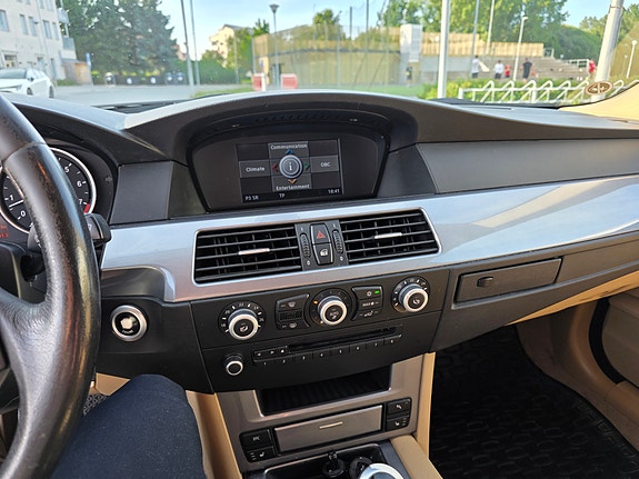 BMW 523i 8 of 8