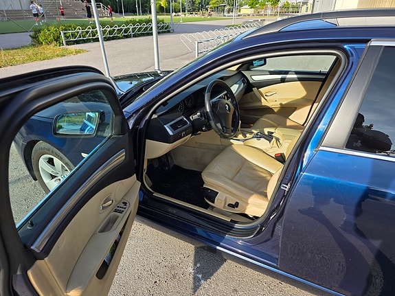 BMW 523i 6 of 8
