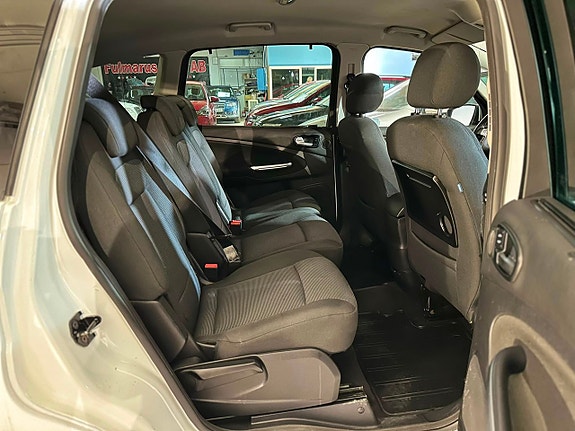 Ford S-MAX 12 of 18