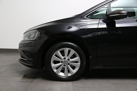 Volkswagen Golf Sportsvan 6 of 26