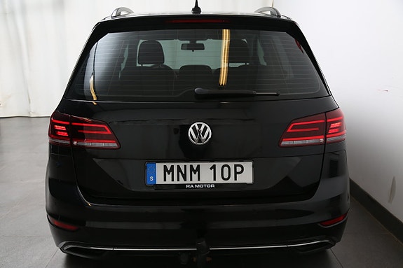 Volkswagen Golf Sportsvan 25 of 26