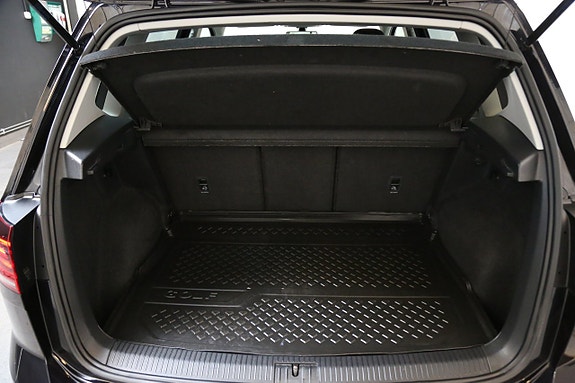 Volkswagen Golf Sportsvan 24 of 26