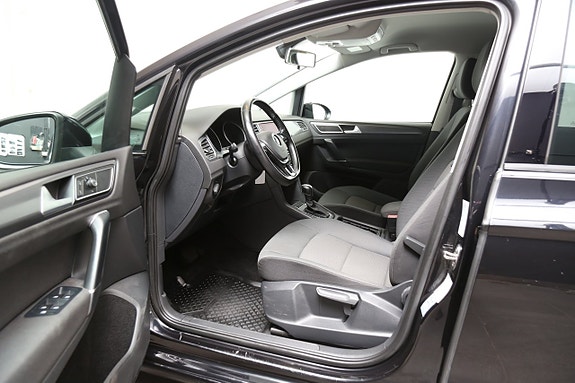Volkswagen Golf Sportsvan 8 of 26