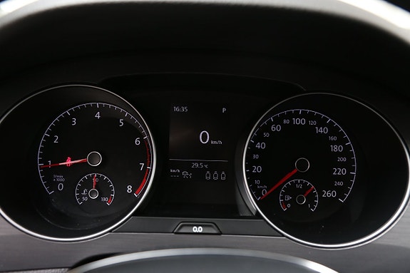 Volkswagen Golf Sportsvan 17 of 26