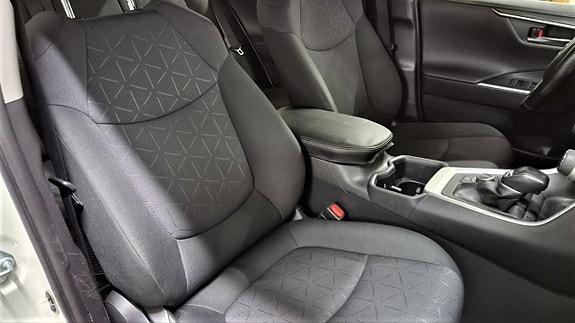 Toyota RAV4 18 of 23