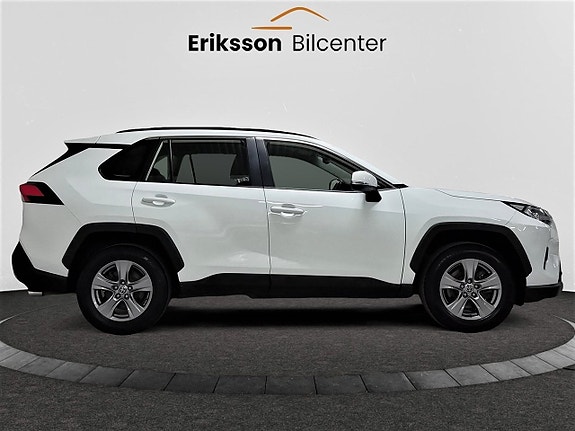 Toyota RAV4 8 of 23