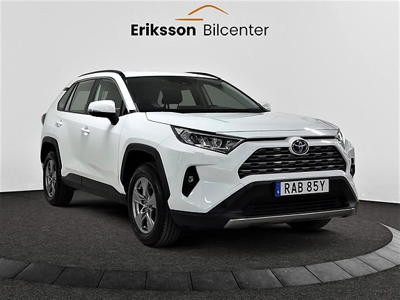 Toyota RAV4 2 of 23