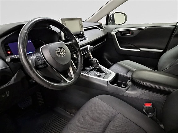 Toyota RAV4 10 of 23