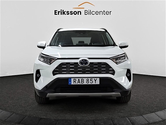Toyota RAV4 3 of 23