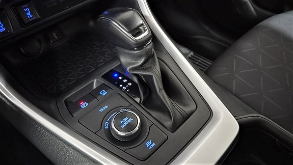Toyota RAV4 17 of 23