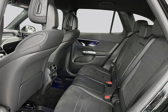 Mercedes-Benz GLC300 e 9 of 14