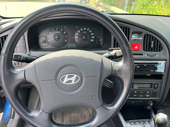 Hyundai Elantra 3 of 9