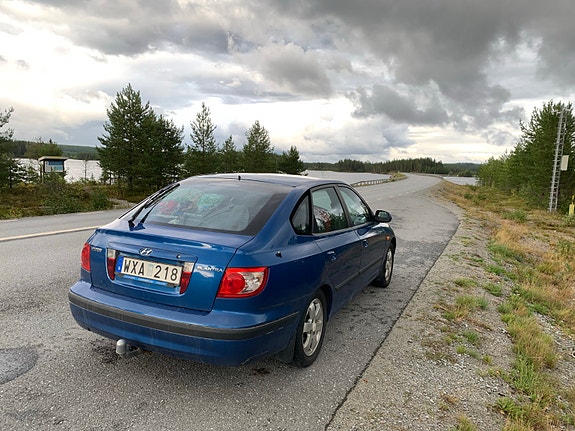 Hyundai Elantra 2 of 9