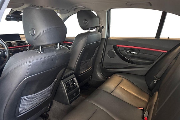 BMW 330e 16 of 24