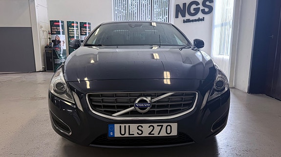 Volvo S60 2 of 5