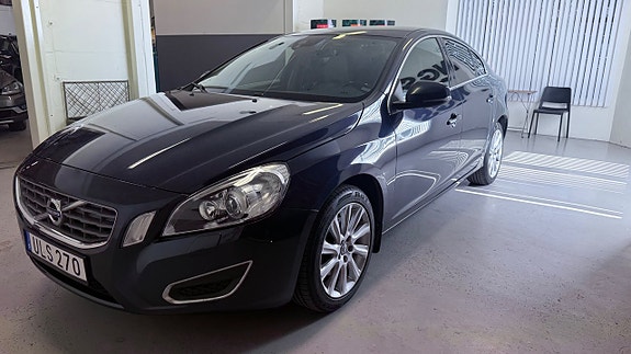 Volvo S60 3 of 5