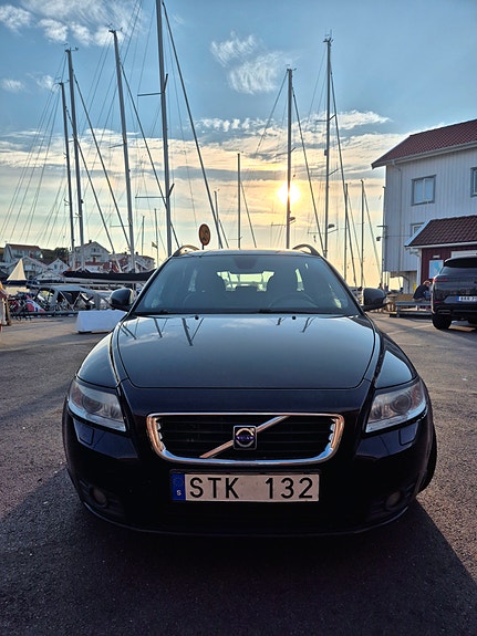 Volvo V50 2 of 5
