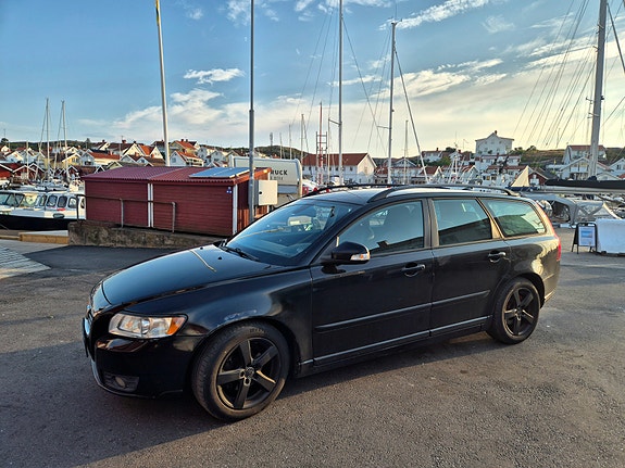 Volvo V50 3 of 5