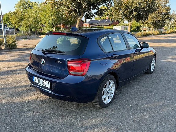BMW 118d 2 of 5