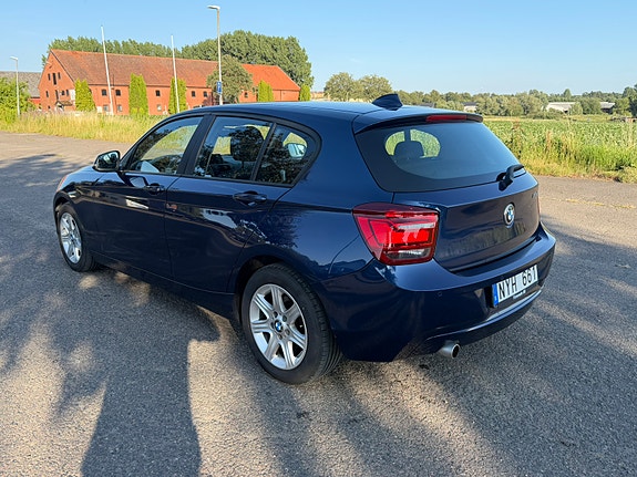 BMW 118d 3 of 5