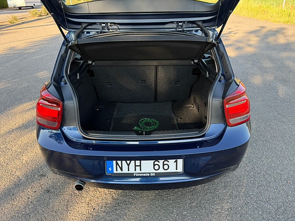 BMW 118d 4 of 5