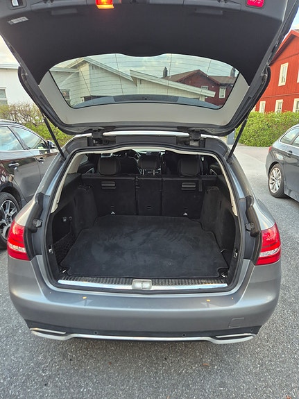 Mercedes-Benz C220 3 of 5