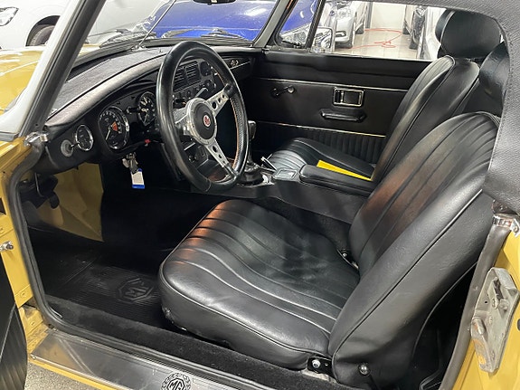 MG MGB 4 of 8