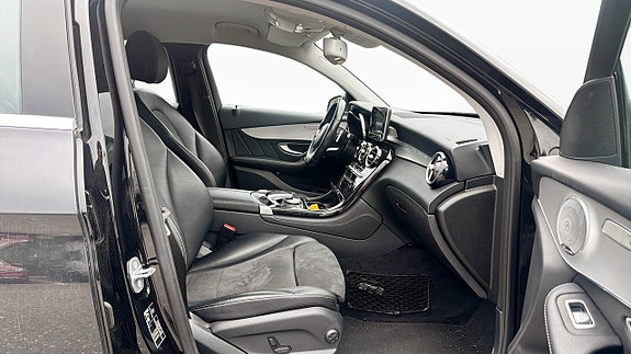 Mercedes-Benz GLC300 de 3 of 5