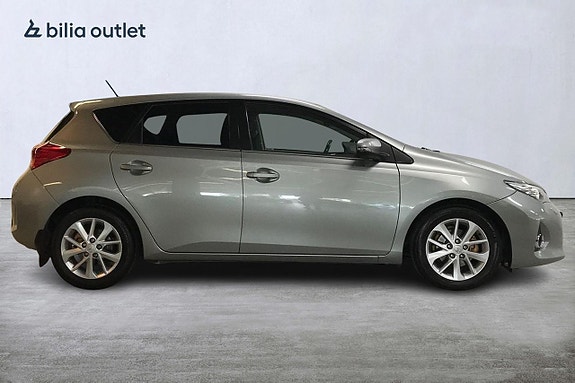 Toyota Auris 5 of 5