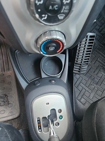 Toyota Yaris 5 of 12