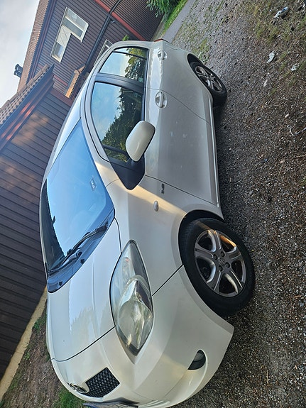 Toyota Yaris 10 of 12