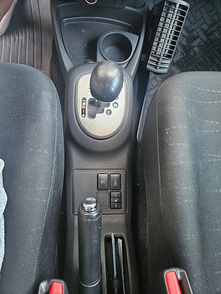 Toyota Yaris 6 of 12