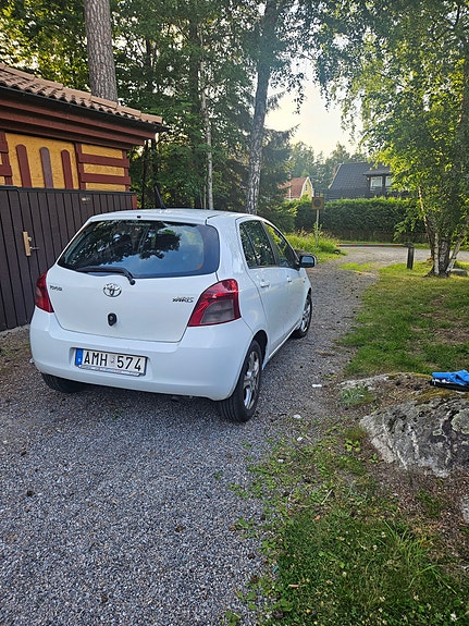 Toyota Yaris 12 of 12