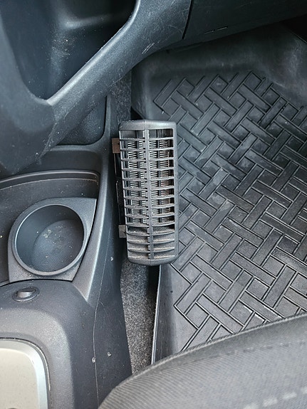 Toyota Yaris 4 of 12