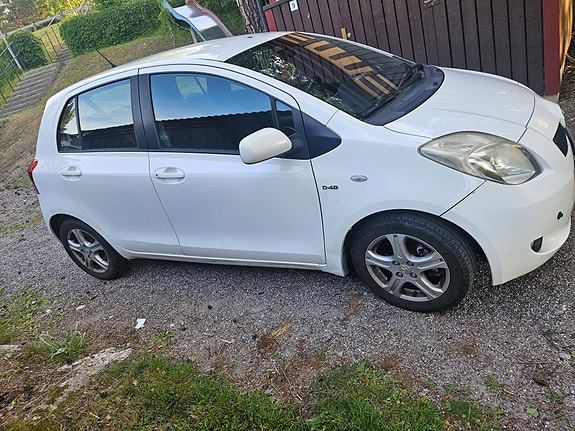Toyota Yaris 11 of 12
