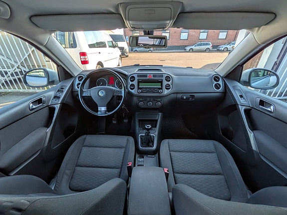 Volkswagen Tiguan 8 of 15