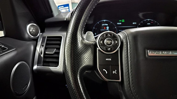 Land Rover Range Rover Sport 16 of 29