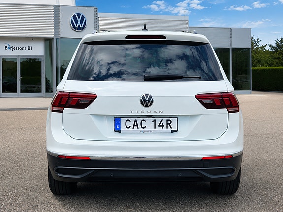 Volkswagen Tiguan 3 of 5