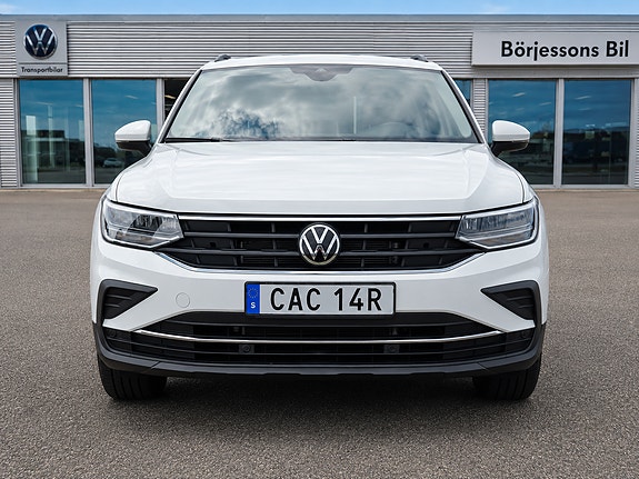 Volkswagen Tiguan 4 of 5