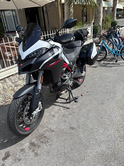 Ducati Multistrada V2 2 of 5