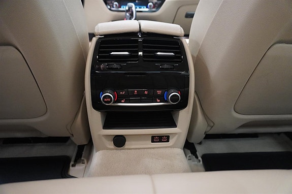 BMW 520d 4 of 5