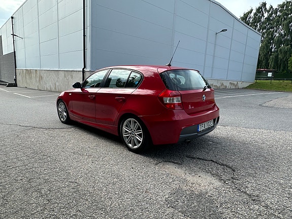 BMW 120i 2 of 5