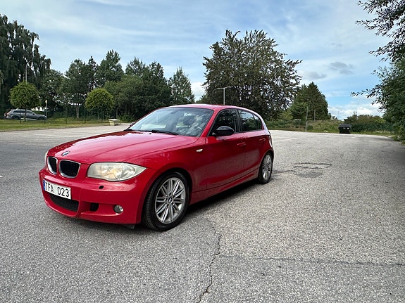 BMW 120i 3 of 5