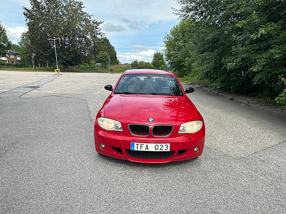 BMW 120i 4 of 5
